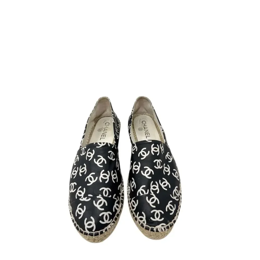 CHANEL elevate your